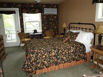 Sylvan Bed & Breakfast 4*